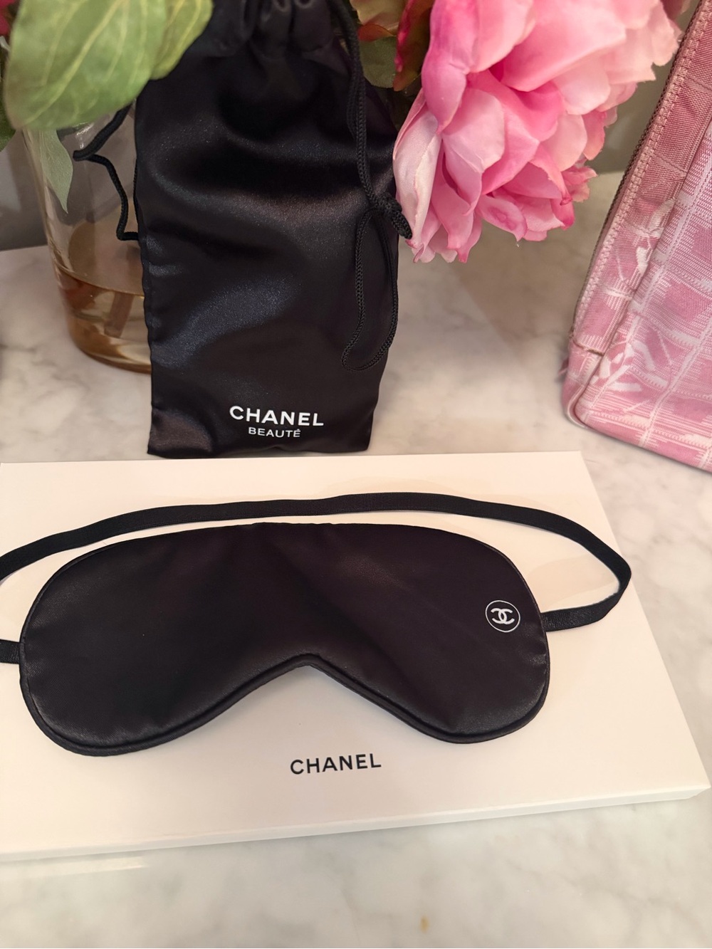 Fashionable Beaute Silk Sleep Mask with Pouch Set Black NIP